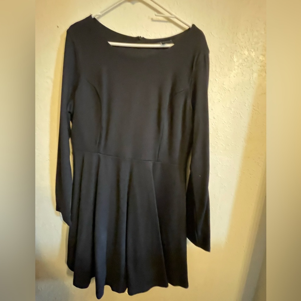 Ladies Basic Black Pleated Dress Bee with tags.